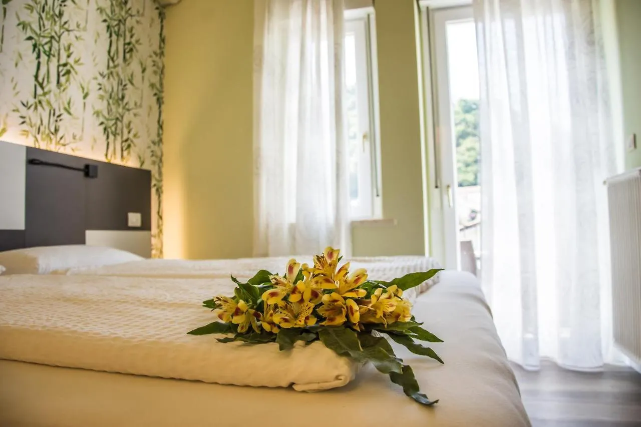 Hotel Eden Torri Del Benaco 3*,  Italy