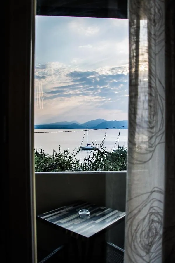 Hotel Eden Torri Del Benaco 3*,  Italy