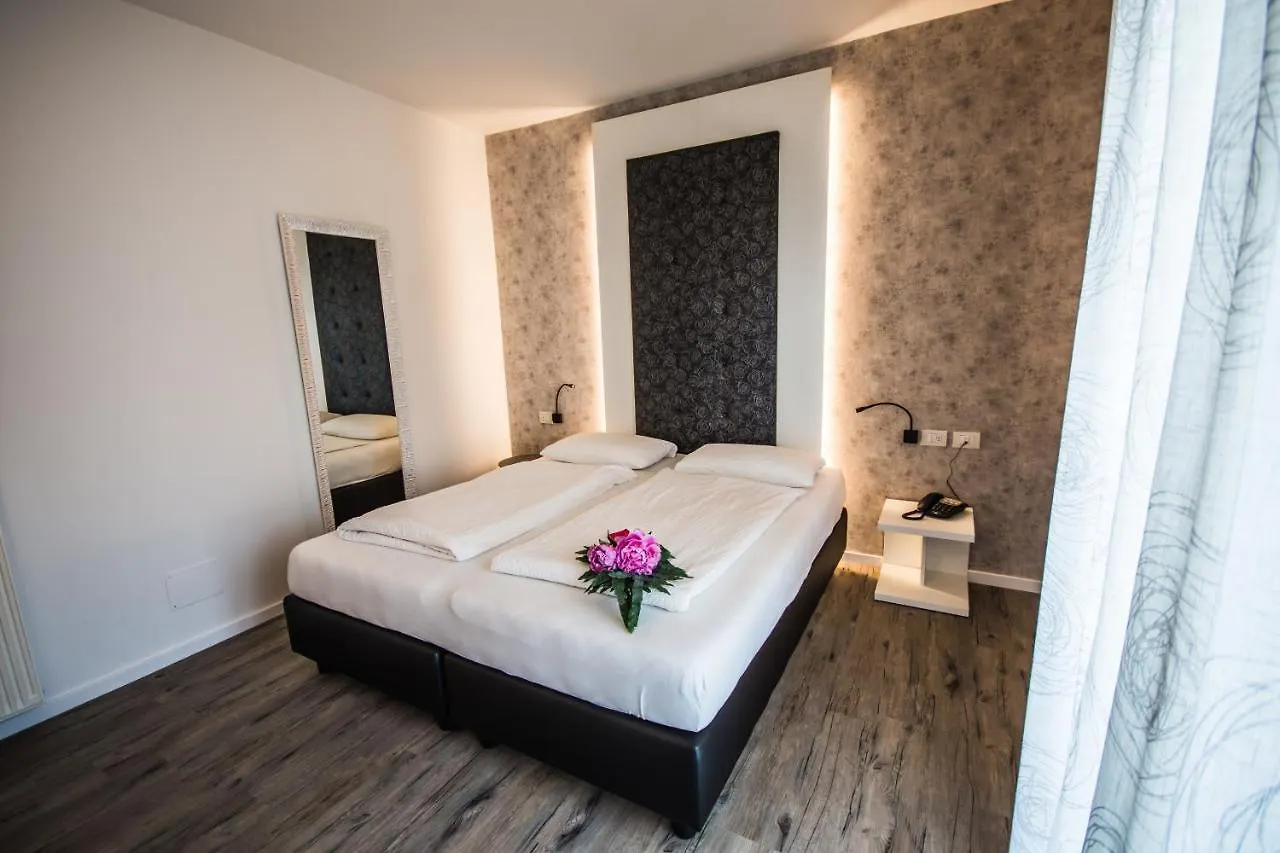 Hotel Eden Torri Del Benaco