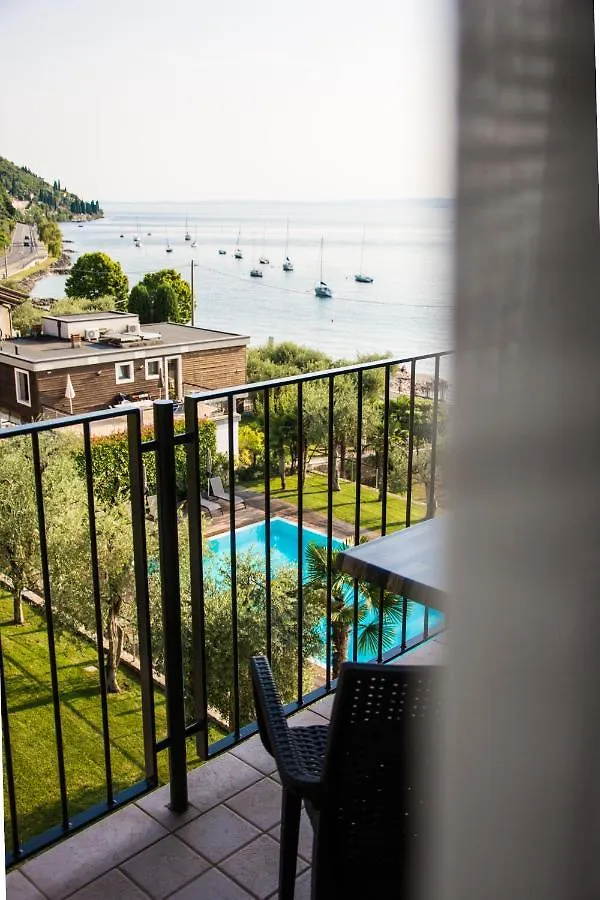 Hotel Eden Torri Del Benaco 3*,