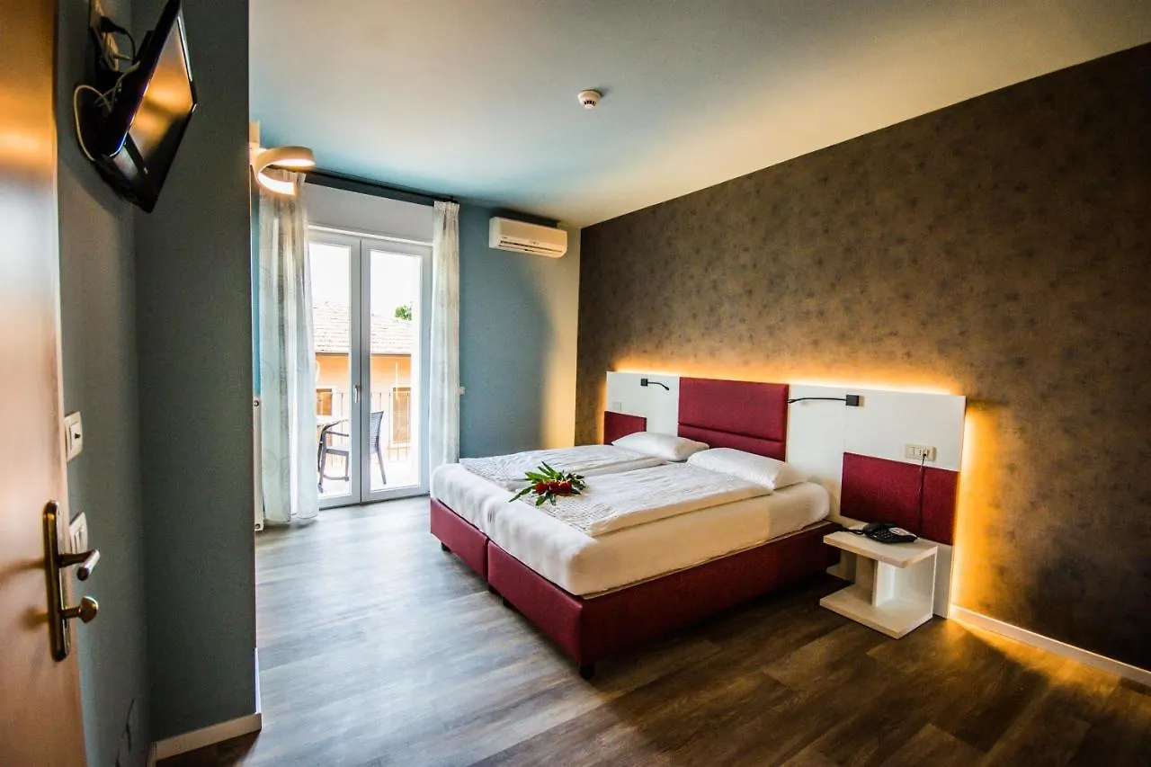 Hotel Eden Torri Del Benaco 3*,