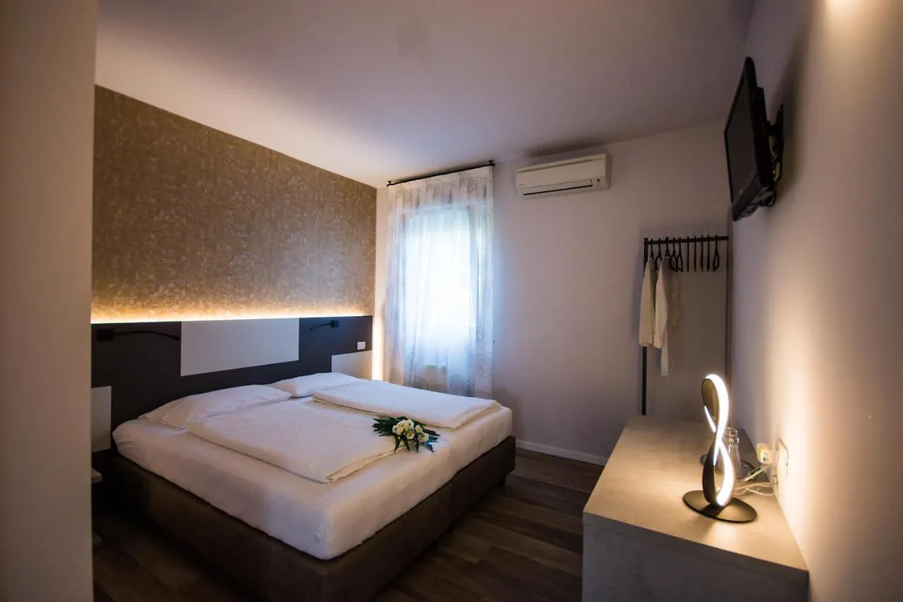 Hotel Eden Torri Del Benaco 3*,  Ιταλία